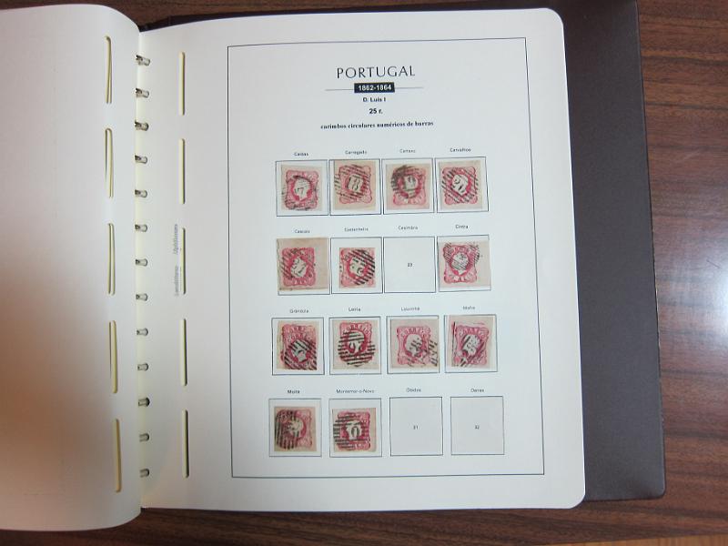 0015 (67).jpg -     Lote:    15      Marcofilia      Lotes Especiais       Descrição:      Portugal.   Colecção especializada de marcas numéricas das 1.ª e 2.ª reformas em selos de 25 reis, desde D. Maria II até D. Luís I, de frente. Lote a ver.        Lote       Valor Base:     &euro; 1.500,00     Valor Venda:     &euro; 3.000,00     